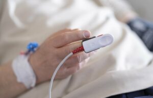 Pacientes hospitalares que sentem falta de ar após serem internados têm seis vezes mais probabilidade de morrer, revela pesquisa paciente hospitalar