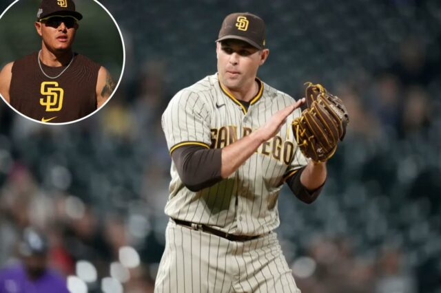 Padres fazem contratação gerencial chocante do ex-apaziguador Craig Stammen O arremessador substituto do San Diego Padres, Craig Stammen, de uniforme e boné de beisebol, segurando uma luva.