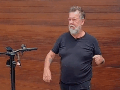 Pai ‘agredido com arma de choque’ na venda do Facebook Marketplace que deu errado Pai 'agredido com arma de choque' na venda do Facebook Marketplace que deu errado