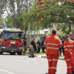 Os bebês Desmond e Maddison estavam hospedados com amigos da família em um duplex na Opal Street em Emerald quando o incêndio começou por volta das 6h48 (7h48 AEDT) de hoje.