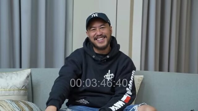 Pandji Pragiwaksono é ameaçado de ser policiado pelo direito consuetudinário Pandji Pragiwaksono é ameaçado de ser policiado pelo direito consuetudinário por causa de piadas sobre as tradições Toraja