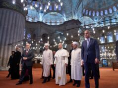 Papa Leão visita a Mesquita Azul em Istambul, na Turquia O Papa Leão XIV visita a Mesquita do Sultão Ahmed (Mesquita Azul), em Istambul, em 29 de novembro de 2025.