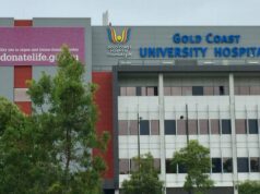 Par em fuga após adolescente de Gold Coast ser esfaqueado na porta por causa de ‘dívida’ Par em fuga após adolescente de Gold Coast ser esfaqueado na porta por causa de ‘dívida’