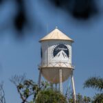 O presidente dos EUA, Donald Trump, caminha até o Força Aérea Um no Aeroporto de Morristown em 14 de setembro de 2025 em Morristown, Nova Jersey. Trump está retornando a Washington, DC depois de uma viagem a Nova York e ao seu clube de golfe em Bedminster, Nova Jersey