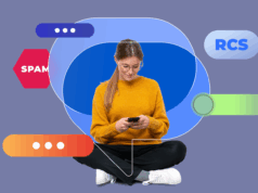 Pare de ignorar esses 5 recursos do Mensagens do Google Mulher sorridente usando um smartphone, cercada por ícones do Mensagens do Google e rótulos de recursos, em um fundo com tema azul.