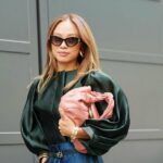 Pareça a melhor mãe rica dos Hamptons com estes tops soltos de outono