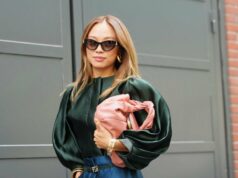 Pareça a melhor mãe rica dos Hamptons com estes tops soltos de outono Pareça a melhor mãe rica dos Hamptons com estes tops soltos de outono