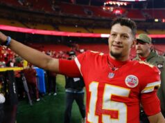 Patrick Mahomes levanta as sobrancelhas depois de colocar ketchup no peru Patrick Mahomes coloca ketchup em seu peru no Dia de Ação de Graças e as pessoas estão enlouquecendo