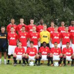Cristiano Ronaldo conversa com Paul Pogba antes do início da partida de futebol da Liga dos Campeões entre Atlético de Madrid e Manchester United, no estádio Wanda Metropolitano, em Madrid, em 2022.