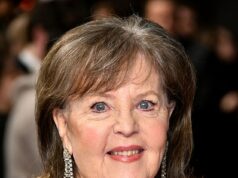 Pauline Collins morre aos 85 anos: a estrela de Shirley Valentine falece ‘pacificamente’ após batalha contra a doença de Parkinson A atriz de Shirley Valentine, Pauline Collins, morreu aos 85 anos, após uma longa batalha contra a doença de Parkinson (foto em 2017)