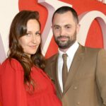 Esposa de Penn Badgley dá à luz