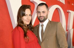 Penn Badgley e Domino Kirke estavam ‘perto da separação’ devido a abortos espontâneos Esposa de Penn Badgley dá à luz
