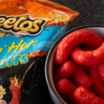 PepsiCo lançará Cheetos e Doritos 'Simply NKD', livres de corantes artificiais