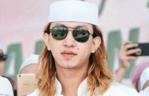 O passo surpreendente dado pela mãe de Habib Bahar Bin Smith foi policiar a esposa de um membro do Banser que fez de seu filho um suspeito Perfil de Habib Bahar bin Smith, que teria abandonado Helwa Bachmid após se casar secretamente