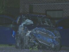 Perseguição policial termina após carro bater em árvore no oeste de Sydney Perseguição policial termina após carro bater em árvore no oeste de Sydney