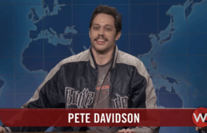 Pete Davidson retorna à mesa do Weekend Update para explicar o Riyadh Comedy Festival Pete Davidson retorna à mesa do Weekend Update para explicar o Riyadh Comedy Festival
