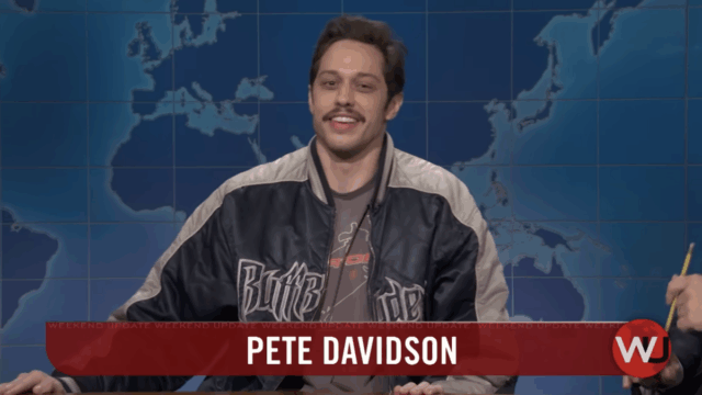 Pete Davidson retorna à mesa do Weekend Update para explicar o Riyadh Comedy Festival
