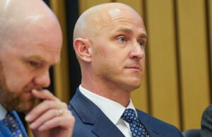 Piloto fora de serviço que tentou desligar os motores de um vôo no ar não enfrenta pena extra de prisão Piloto fora de serviço que tentou desligar os motores de um vôo no ar não enfrenta pena extra de prisão