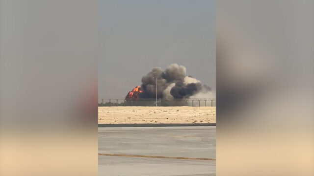 Piloto morto em queda de caça no Dubai Airshow Piloto morto em queda de caça no Dubai Airshow