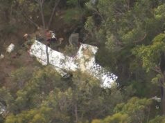 Piloto morto na colisão de dois aviões leves em Sydney Relatos foram feitos às 11h50 de que as duas aeronaves colidiram perto do campo de aviação Napperfield, em Wedderburn, perto de Appin.
