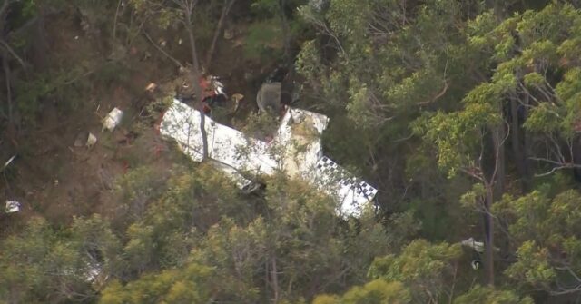 Relatos foram feitos às 11h50 de que as duas aeronaves colidiram perto do campo de aviação Napperfield, em Wedderburn, perto de Appin﻿.