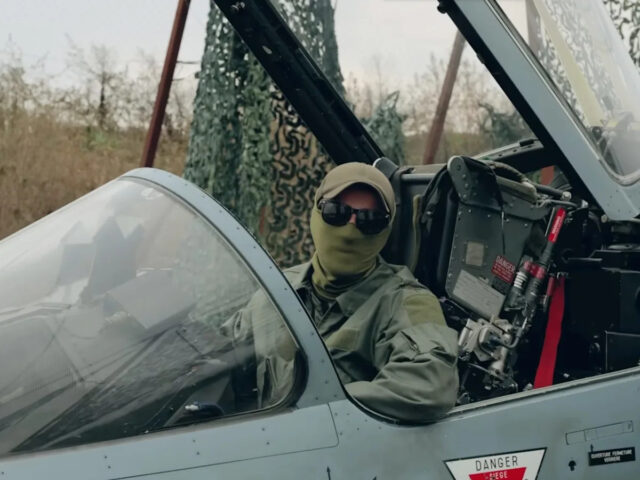 Piloto ucraniano diz que seu caça francês Mirage 2000 tem Uma visão da cabine mostra um Mirage destruindo seu alvo nos campos.