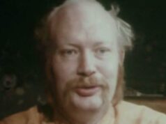 Placa revelada em homenagem a político gay pioneiro Uma placa redonda azul com escrita branca dizendo Sam Green foi vereador do condado de Durham de 1972 a 1979 e morava em 40 The Avenue. Também diz que Green foi um verdadeiro pioneiro e o primeiro vereador abertamente gay a ser eleito na Grã-Bretanha e que representou o distrito de Crossgate.