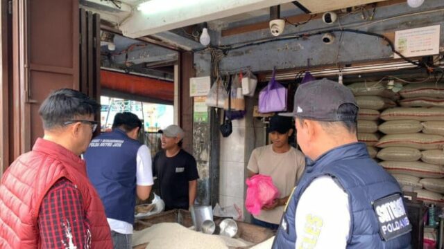 Polícia invade 61 mercados em Jacarta, apenas 1 comerciante desesperado para vender arroz acima do HET

