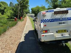 Polícia investiga morte de esfaqueamento de Bega vasculha áreas úmidas O objetivo da busca era localizar itens que possam ter sido descartados após o suposto esfaqueamento, disse a polícia.