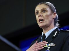 Policial de alto escalão convocará a INTERPOL para ajudar a combater onda neonazista Policial de alto escalão convocará a INTERPOL para ajudar a combater onda neonazista