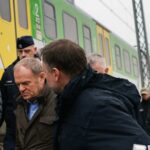 O Presidente Donald Tusk ordenou medidas de segurança reforçadas ao longo de certas rotas ferroviárias.