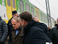 Polônia diz que ucranianos ligados à Rússia estão por trás de sabotagem ferroviária O Presidente Donald Tusk ordenou medidas de segurança reforçadas ao longo de certas rotas ferroviárias.