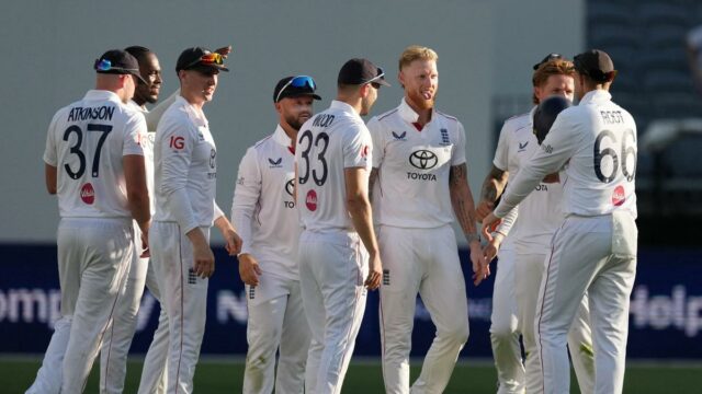 Pontuação AUS vs ENG LIVE, primeiro dia de teste 2: Lyon e Doggett retomam para a Austrália; Inglaterra lidera por 49 corridas
