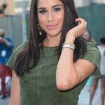 Meghan Markle comprou seu primeiro relógio Cartier em 2013, quando se presenteou com um Tank Française de dois tons de £ 4.200 para comemorar o sucesso de Suits