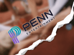 Por dentro da custosa busca da PENN para transformar parcerias chamativas em domínio de mercado ao encerrar o acordo com a ESPN Por dentro da custosa busca da PENN para transformar parcerias chamativas em domínio de mercado ao encerrar o acordo com a ESPN. Um gráfico estilizado mostrando o logotipo da PENN Entertainment centralizado sobre um fundo desfocado de pessoas juntando as mãos. Um efeito de rasgo branco irregular percorre diagonalmente a imagem, criando uma impressão visual de separação ou rompimento.