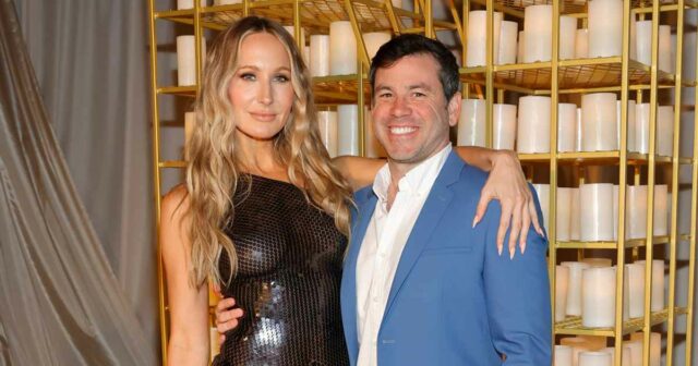 2023 Nikki Glaser e namorado Chris Convy Uma linha do tempo de seu relacionamento dentro e fora