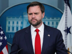 Por que JD Vance está lutando contra o establishment republicano pela Rússia Yahoo news home