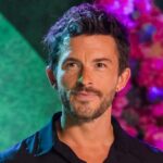 Cada projeto que permitiu que Jonathan Bailey mostrasse seu visual icônico de saudade de Bridgerton e muito mais