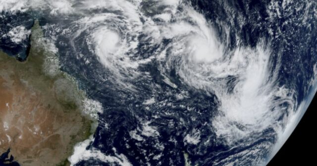 Por que a próxima temporada de ciclones poderá ser mais ARQUIVO - Nesta imagem de satélite fornecida por CSU/CIRA e NOAA, tirada às 1:10 GMT de 25 de fevereiro de 2025, mostra três ciclones, da esquerda, Alfred, Seru e Rae, a leste da Austrália, no Pacífico Sul. (CSU/CIRA e NOAA via AP, arquivo)