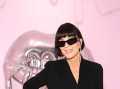 Por que os policiais compareceram à festa de 70 anos de Kris Jenner na mansão de US$ 165 milhões de Jeff Bezos MÚLTIPLAS vezes em uma noite A festa de aniversário de 70 anos de Kris Jenner foi tão exagerada que fez com que vizinhos de Beverly Hills ligassem para o 911, várias vezes em uma noite; visto em outubro de 2025