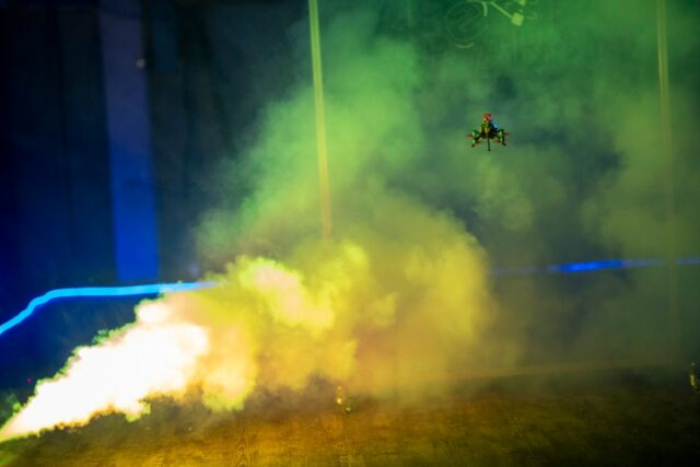 Por que um pesquisador está construindo robôs que se parecem Por que um pesquisador está construindo robôs que se parecem e agem como morcegos