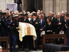 Por que um terrível republicano se recusou a hospedar outro Primeira fila dos ex-presidentes a partir da esquerda, George W. Bush com Laura Bush, Joe Biden com Jill Biden e os ex-vice-presidentes Kamala Harris e Mike Pence com Karen Pence, à direita, durante o funeral do ex-vice-presidente Dick Cheney na Catedral Nacional de Washington na quinta-feira, 20 de novembro de 2025, em Washington. (Foto AP/Matt Rourke)