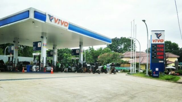 Posto Vivo recebe fornecimento de 100 mil barris de combustível da Pertamina
