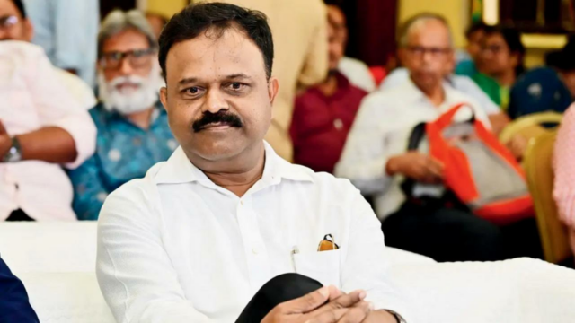 Pravin Amre fala sobre a decisão da equipe da Índia de usar pistas de curva em casa
