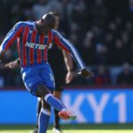 Premier League 2025-26: Por que o pênalti de Mateta foi repetido na partida Crystal Palace x Manchester United?