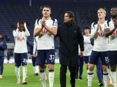 Premier League: Van de Ven e Spence pedem desculpas enquanto Frank defende a ‘fundação’ do Spurs Premier League: Van de Ven e Spence pedem desculpas enquanto Frank defende a 'fundação' do Spurs