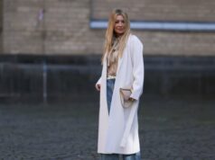 Prepare-se para parecer alta com estes 17 cardigãs espinhel extraconfortáveis para o outono PARIS, FRANÇA - 18 DE NOVEMBRO: Emy Venturini usa óculos escuros pretos da Linda Farrow & The Row, um pulôver vintage de gola alta de lã com estampa preta e amarela, shorts de ciclista pretos da Alesia Concept, uma bolsa preta de couro granulado brilhante, botas de chuva cáqui da Hunter, durante uma sessão de fotos de moda de estilo de rua, em 18 de novembro de 2021 em Paris, França. (Foto de Edward Berthelot/Getty Images)