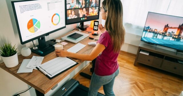 Pressionar os grandes bancos pode mudar as regras de trabalho Uma imagem composta da sinalização dos 'quatro grandes' bancos da Austrália, ANZ, Westpac, Commonwealth Bank (CBA) e National Australia Bank (NAB) em Sydney, sábado, 5 de maio de 2018.