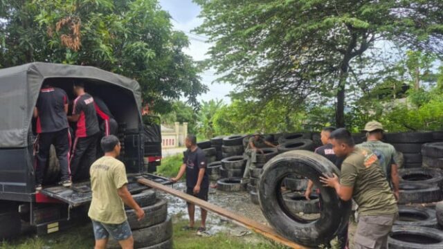 Prevenindo a abrasão, 367 unidades de pneus ex-tanque doados à Prevenindo a abrasão, 367 unidades de pneus ex-tanque doados à Polícia Regional Central de Sulawesi