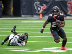 Previsão de Bills x Texans: escolhas e probabilidades do ‘Thursday Night Football’ da Semana 12 Um jogador do Houston Texans correndo com a bola longe de um jogador do San Francisco 49ers.